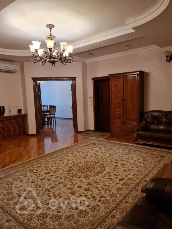 Satılır 3 otaqlı yeni tikili 145 m²