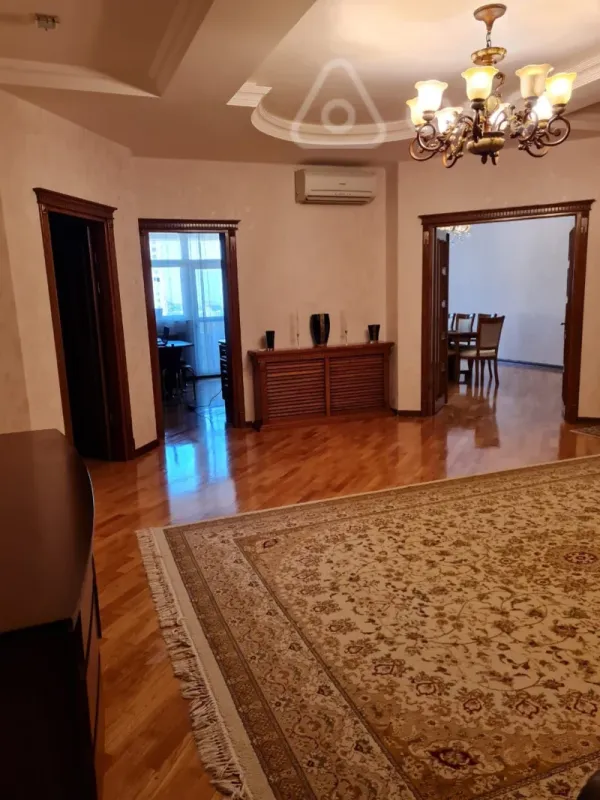 Satılır 3 otaqlı yeni tikili 145 m²