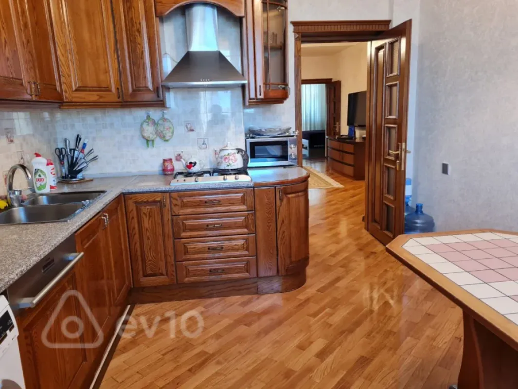 Satılır 3 otaqlı yeni tikili 145 m²