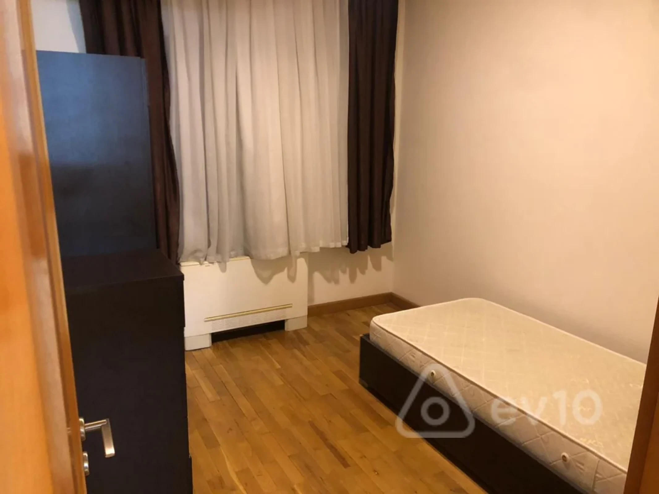 Kirayə verilir 4 otaqlı yeni tikili 220 m²