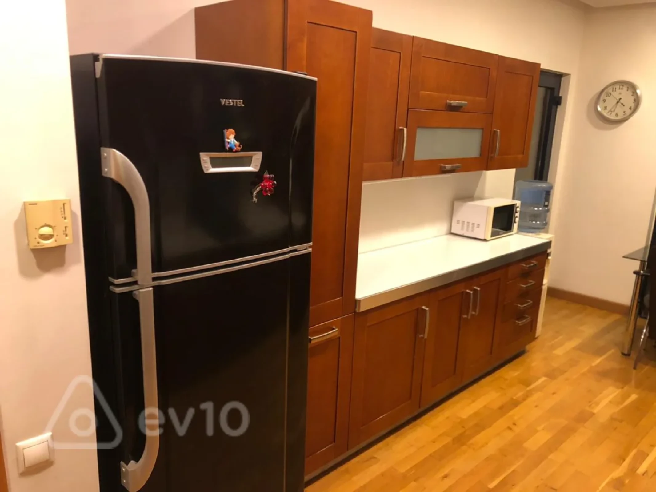 Kirayə verilir 4 otaqlı yeni tikili 220 m²