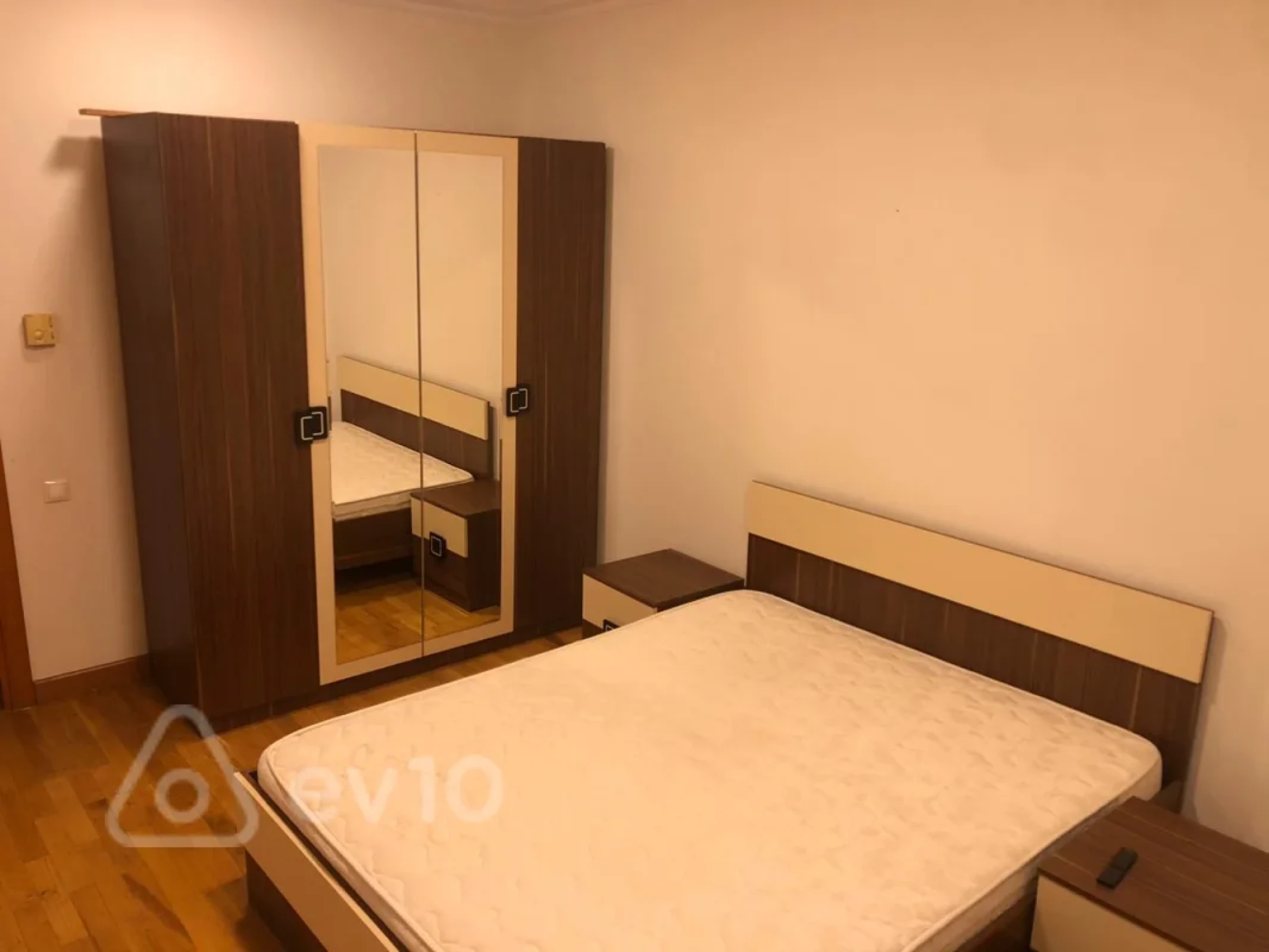 Kirayə verilir 4 otaqlı yeni tikili 220 m²