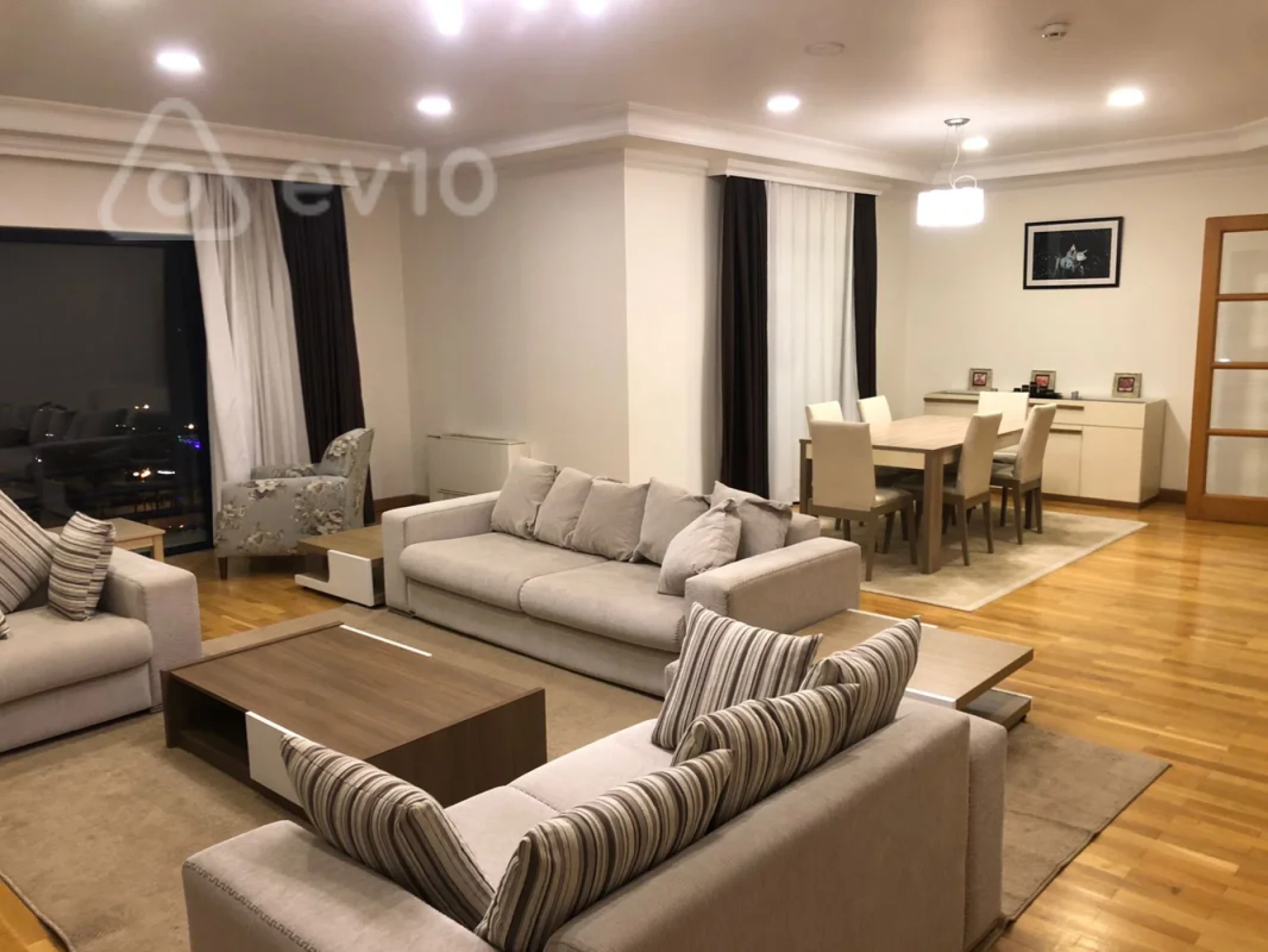 Kirayə verilir 4 otaqlı yeni tikili 220 m²