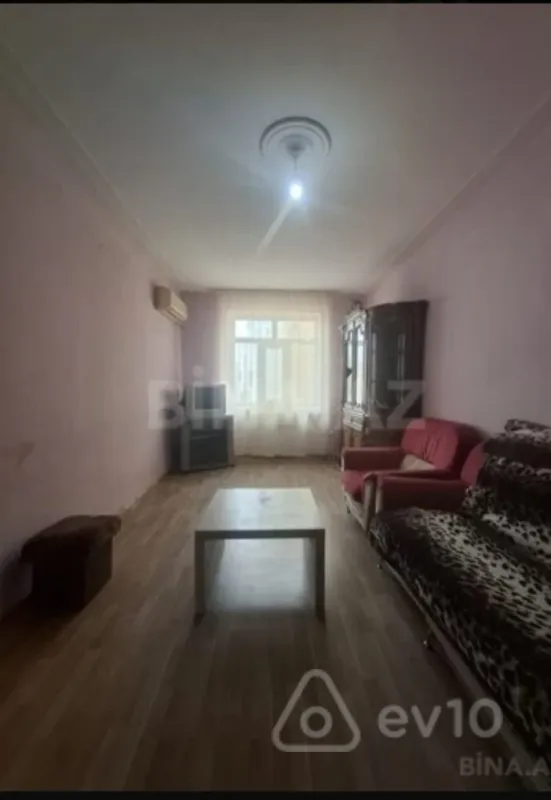 Kirayə verilir 2 otaqlı köhnə tikili 50 m²