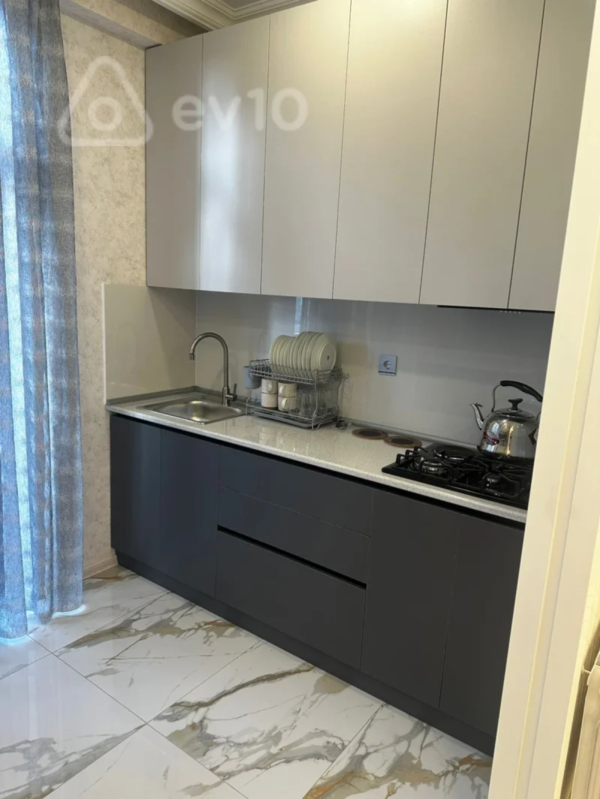Kirayə verilir 2 otaqlı yeni tikili 65 m²