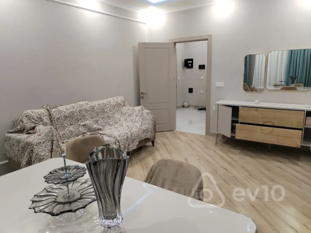 Kirayə verilir 3 otaqlı yeni tikili 110 m²