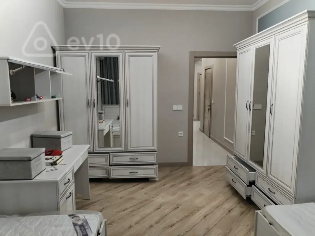 Kirayə verilir 3 otaqlı yeni tikili 110 m²