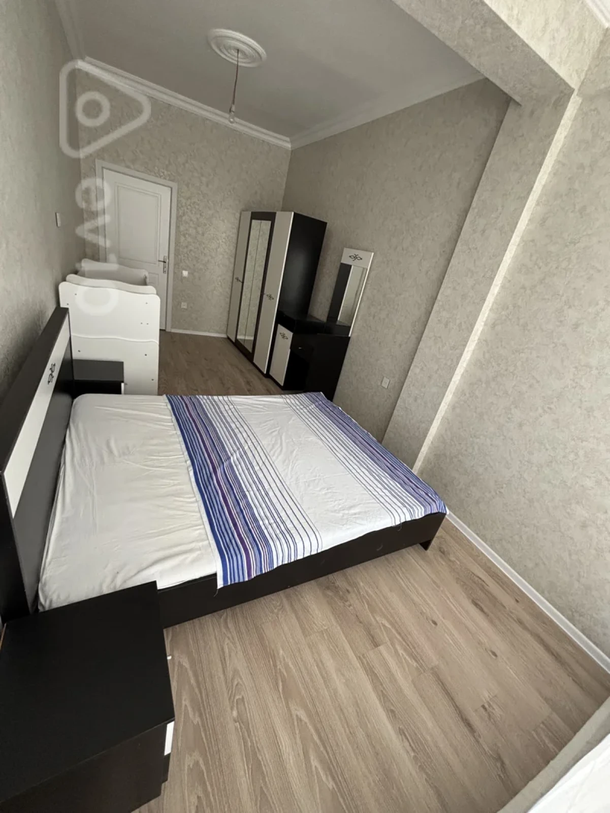 Kirayə verilir 2 otaqlı yeni tikili 93 m²