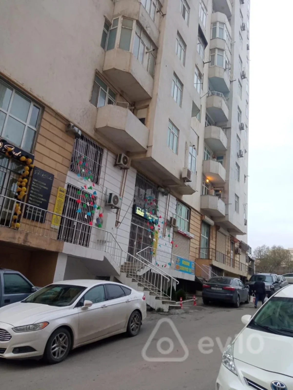 Satılır 3 otaqlı yeni tikili 125 m²