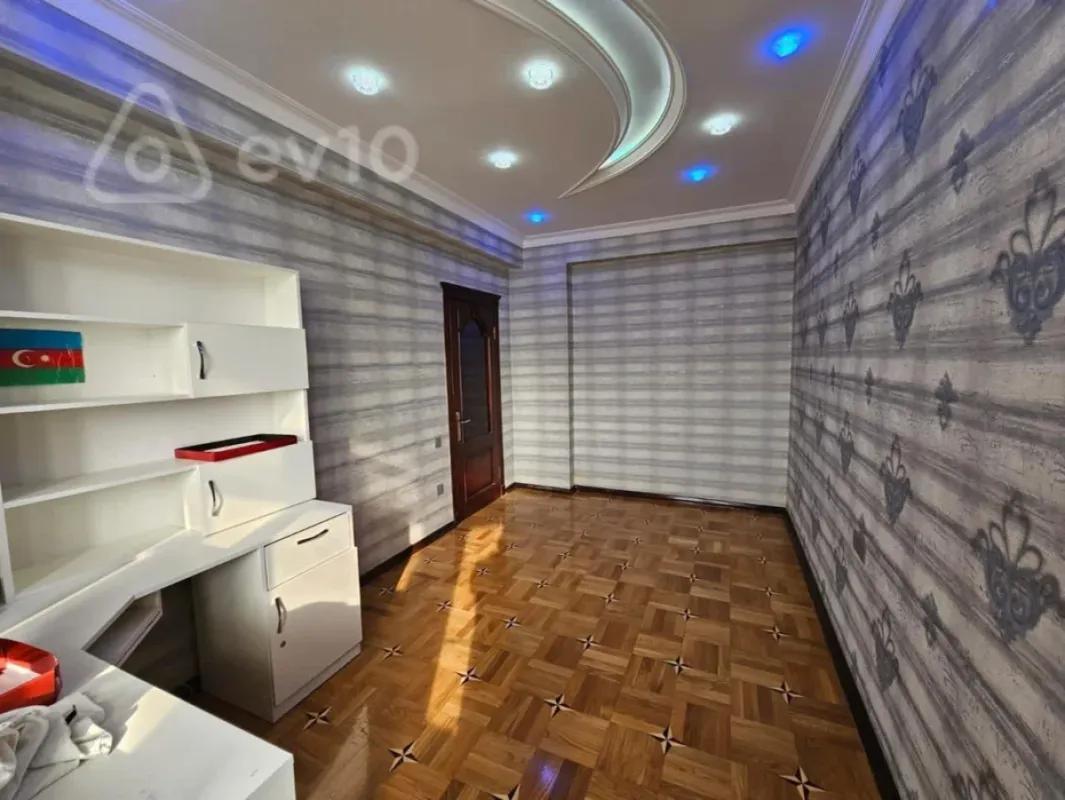 Satılır 3 otaqlı yeni tikili 125 m²