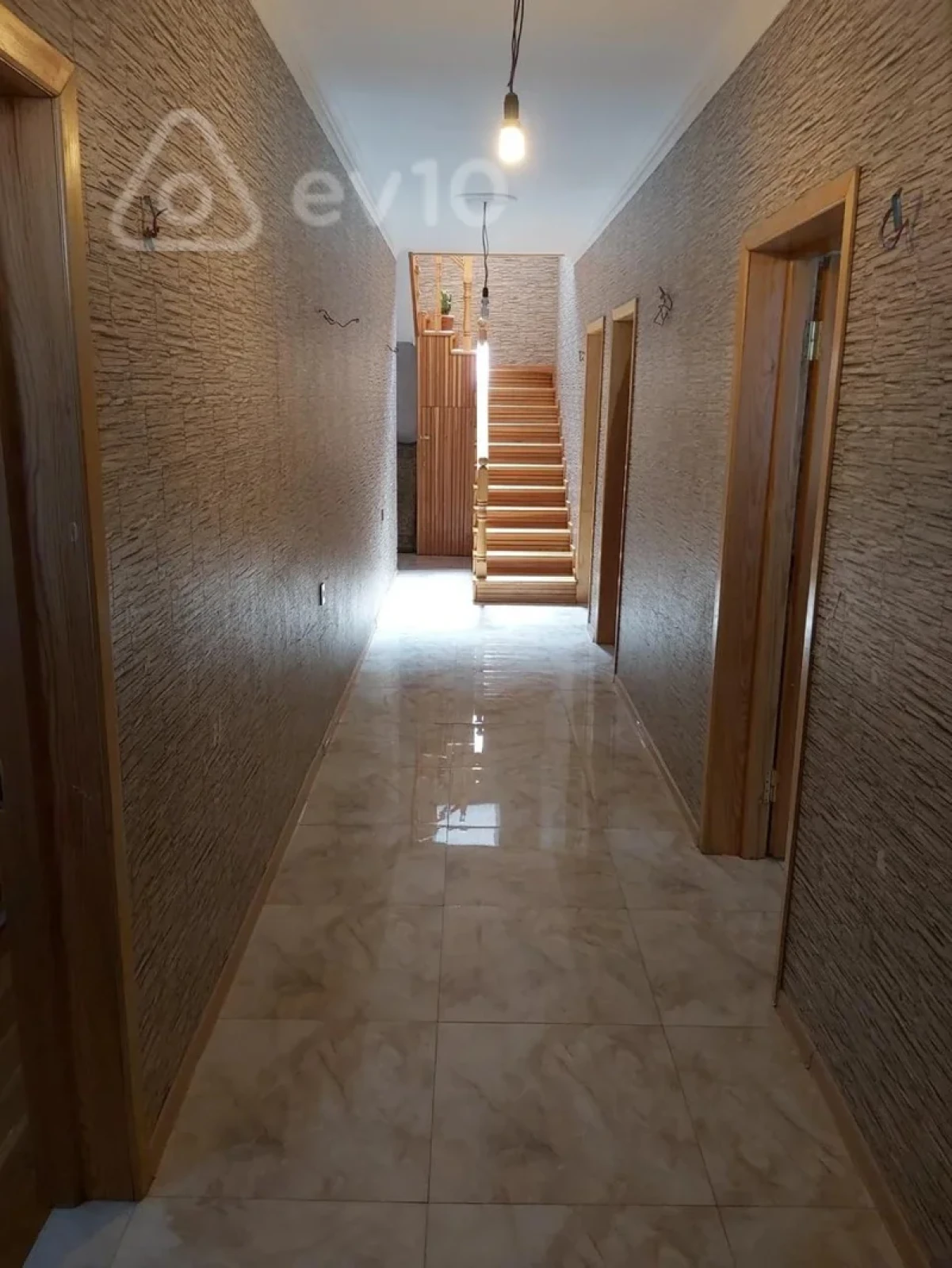 Satılır 7 otaqlı həyət evi 250 m²