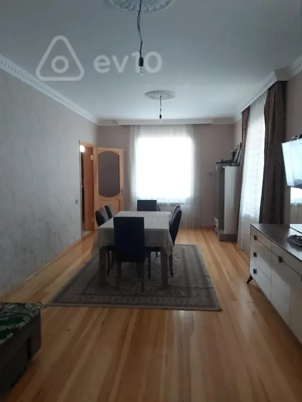 Satılır 7 otaqlı həyət evi 250 m²