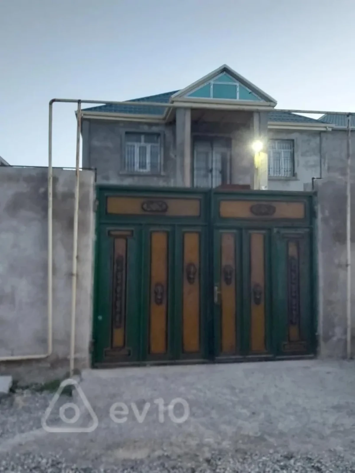 Satılır 7 otaqlı həyət evi 250 m²