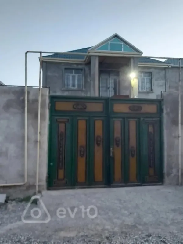 Satılır 7 otaqlı həyət evi 250 m²