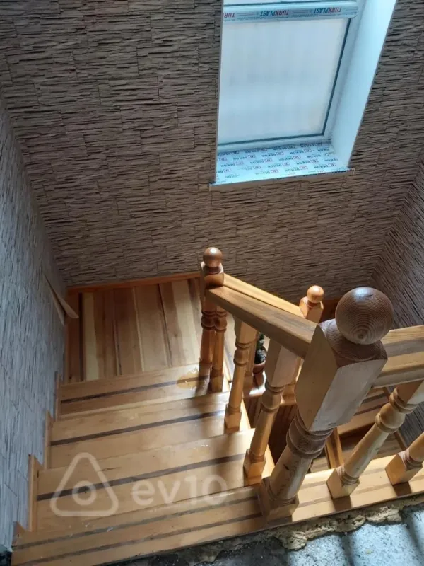 Satılır 7 otaqlı həyət evi 250 m²