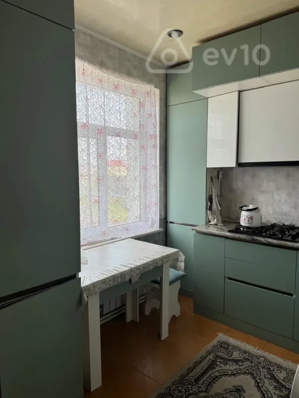 Kirayə verilir 2 otaqlı köhnə tikili 75 m²
