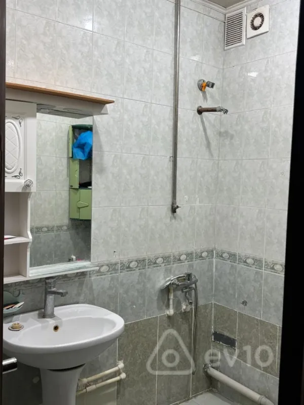 Kirayə verilir 2 otaqlı köhnə tikili 75 m²