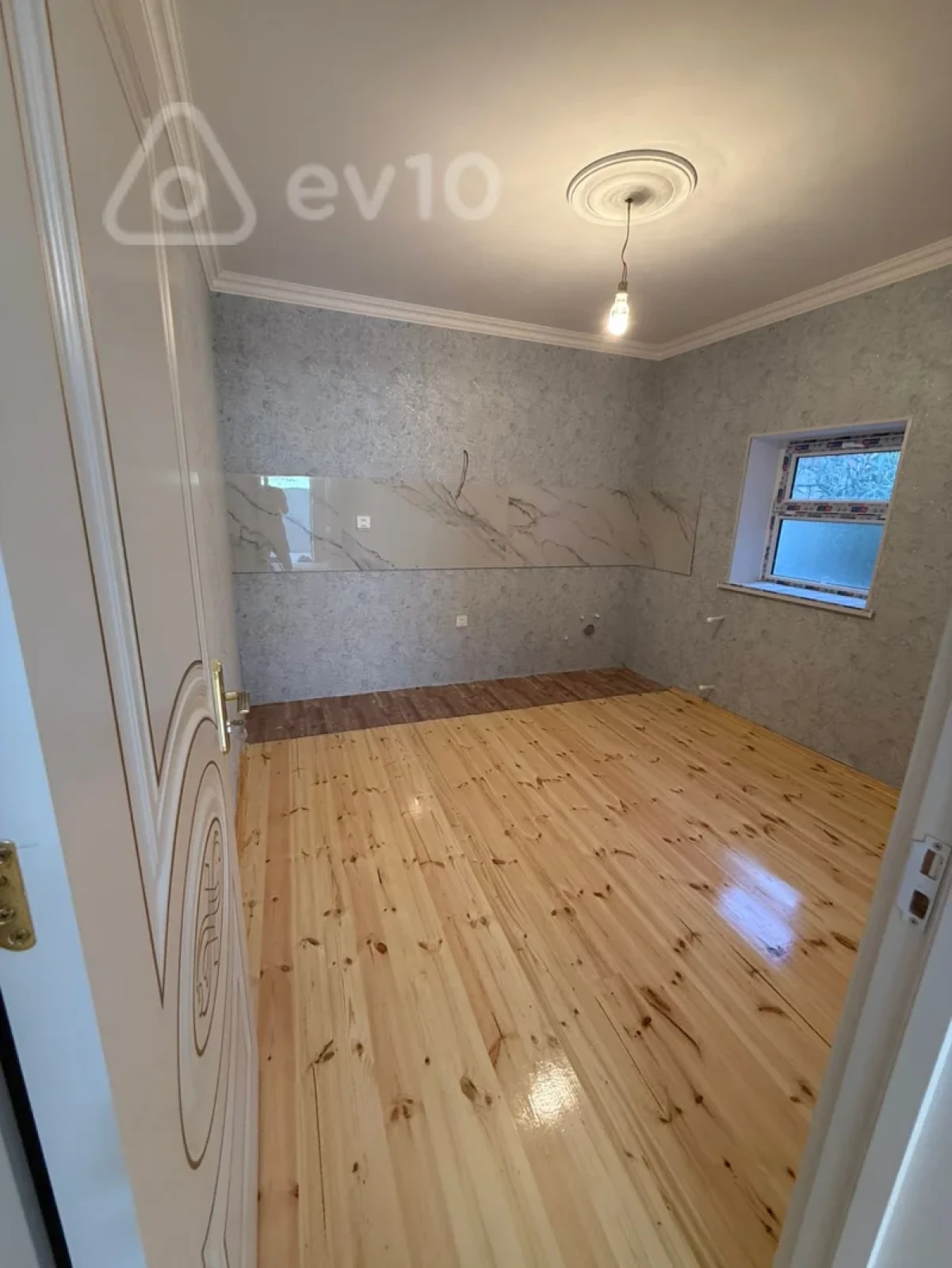 Satılır 4 otaqlı həyət evi 140 m²