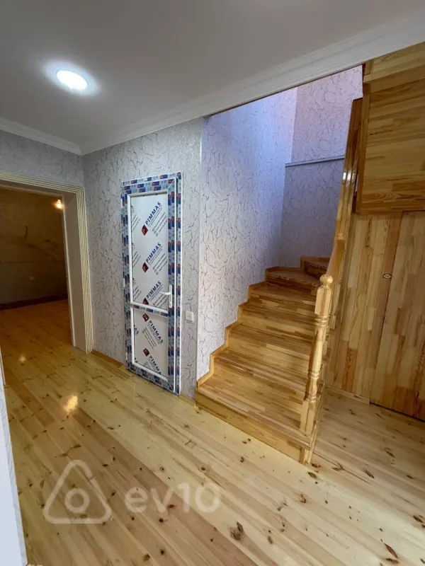 Satılır 4 otaqlı həyət evi 140 m²
