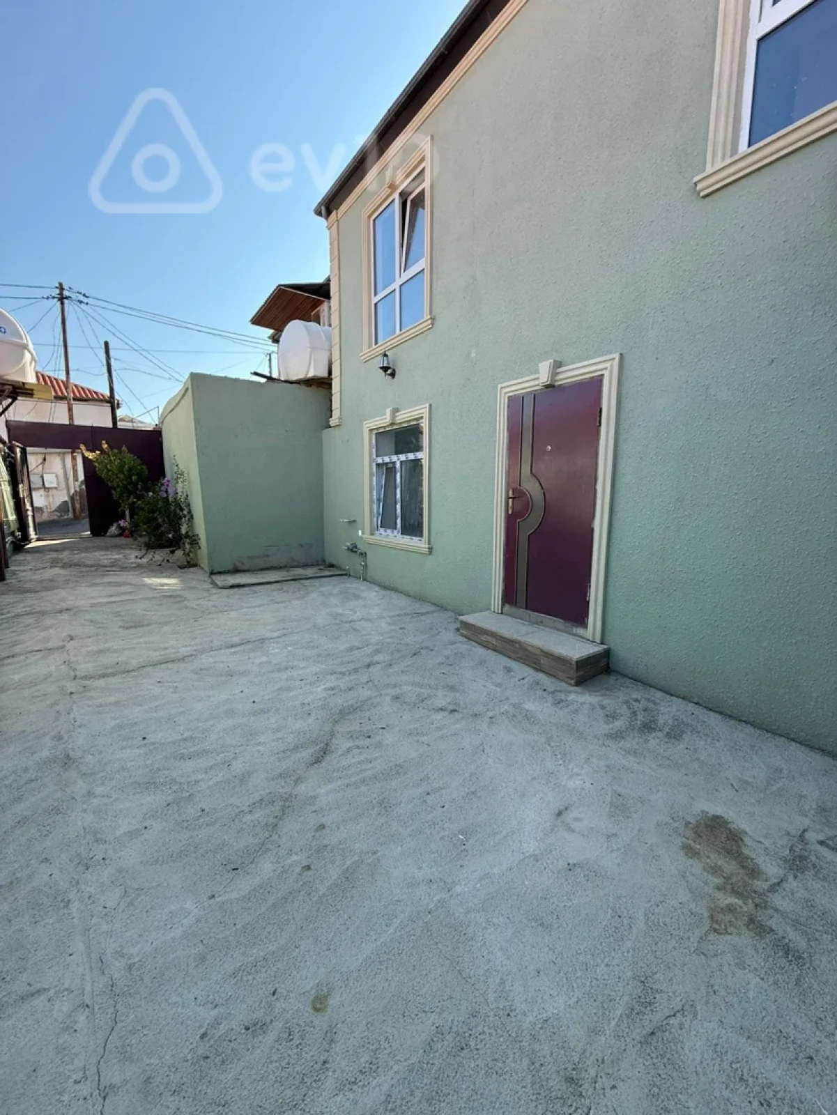 Satılır 4 otaqlı həyət evi 140 m²