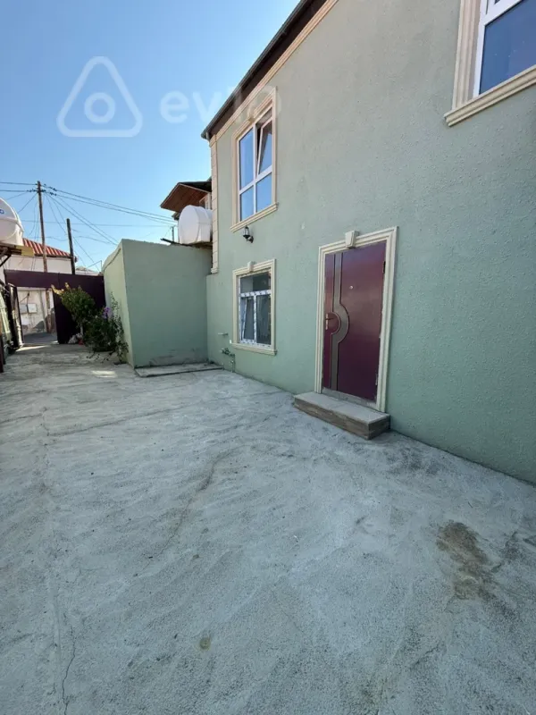 Satılır 4 otaqlı həyət evi 140 m²