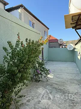 Satılır 4 otaqlı həyət evi 140 m²