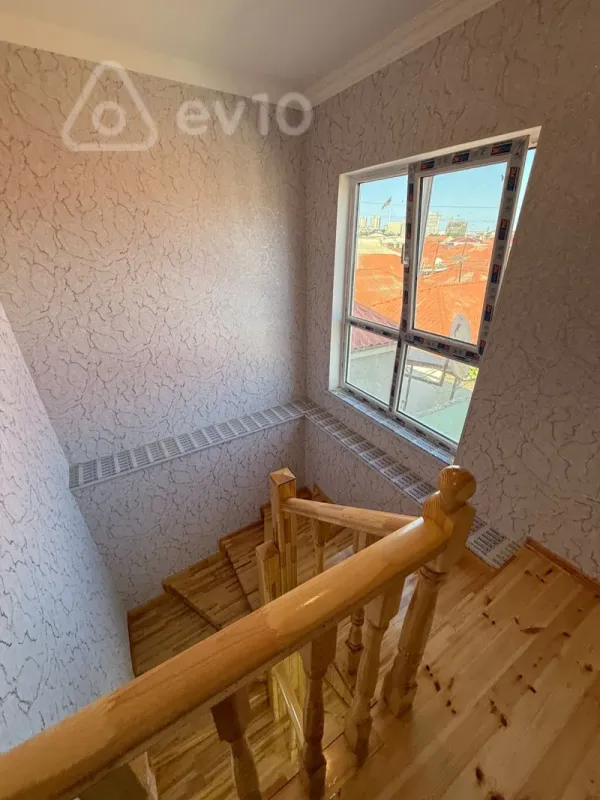 Satılır 4 otaqlı həyət evi 140 m²