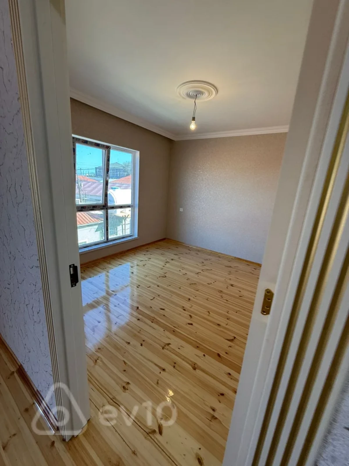 Satılır 4 otaqlı həyət evi 140 m²