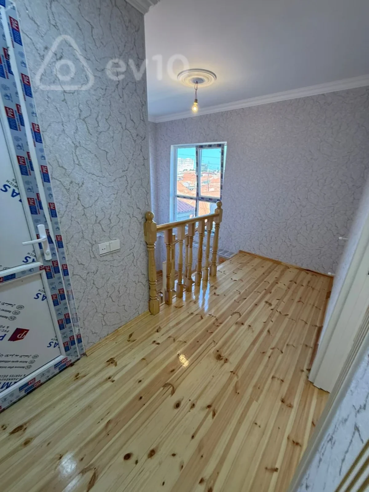Satılır 4 otaqlı həyət evi 140 m²