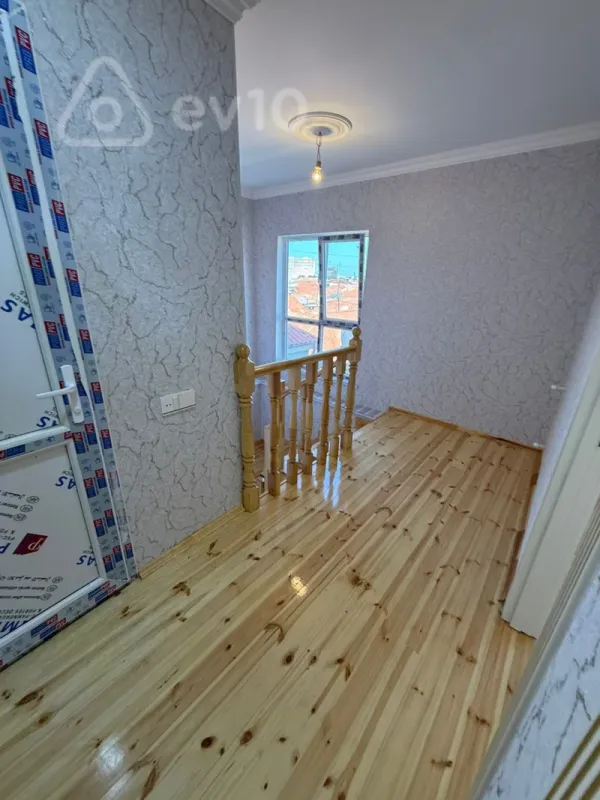 Satılır 4 otaqlı həyət evi 140 m²