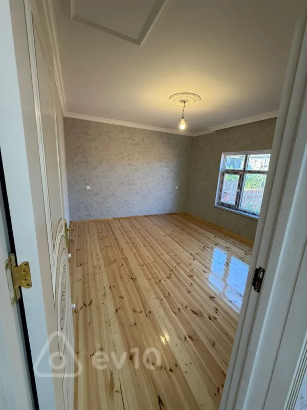 Satılır 4 otaqlı həyət evi 140 m²
