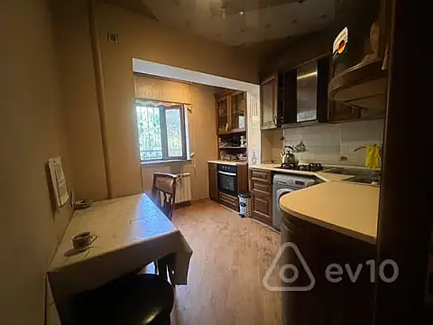 Kirayə verilir 3 otaqlı köhnə tikili 85 m²