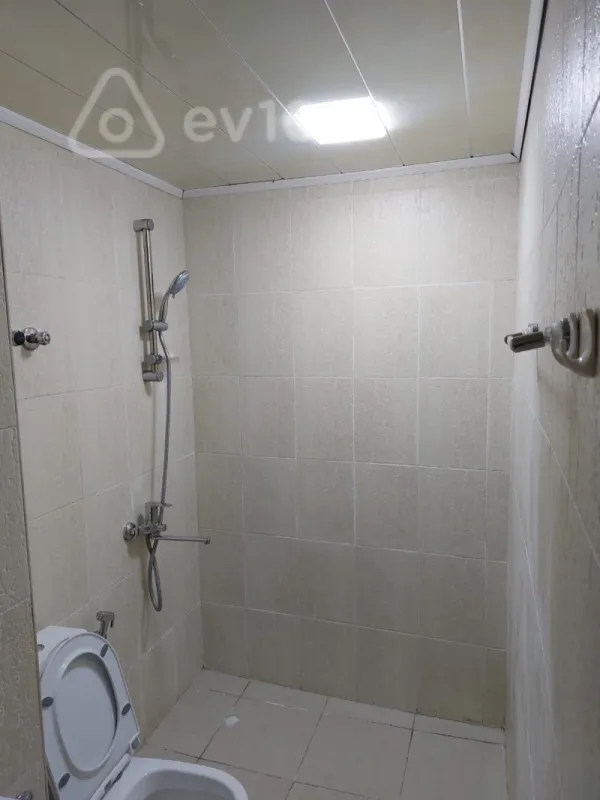 Kirayə verilir 3 otaqlı köhnə tikili 85 m²