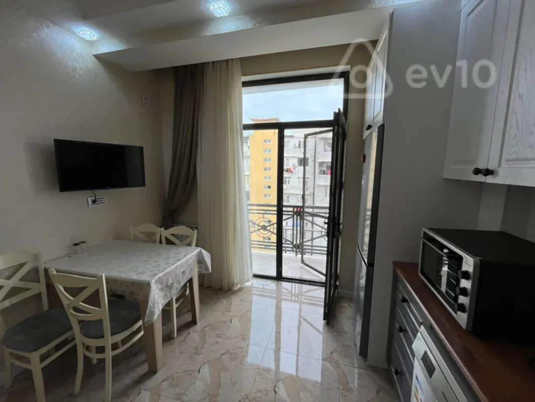 Kirayə verilir 3 otaqlı yeni tikili 137 m²