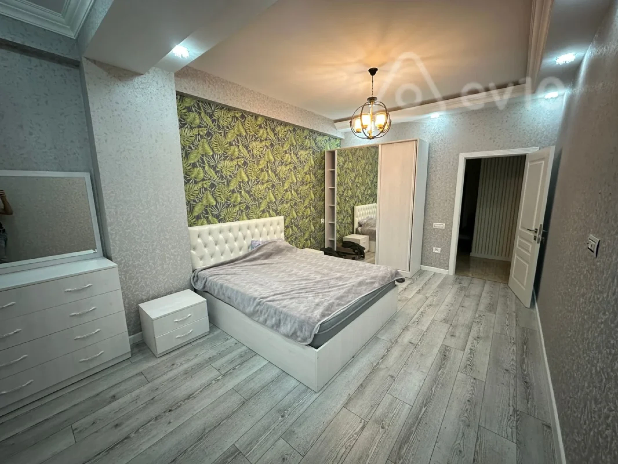 Kirayə verilir 3 otaqlı yeni tikili 137 m²