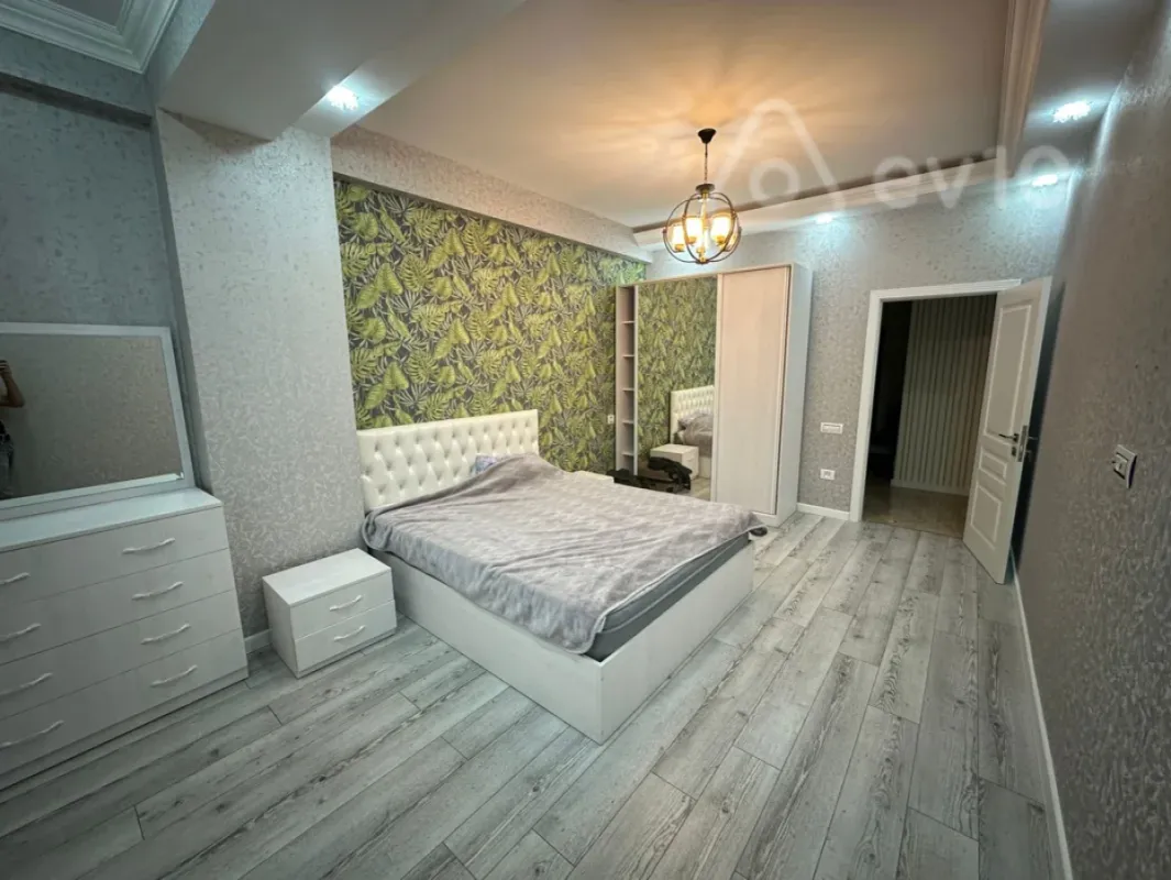 Kirayə verilir 3 otaqlı yeni tikili 137 m²