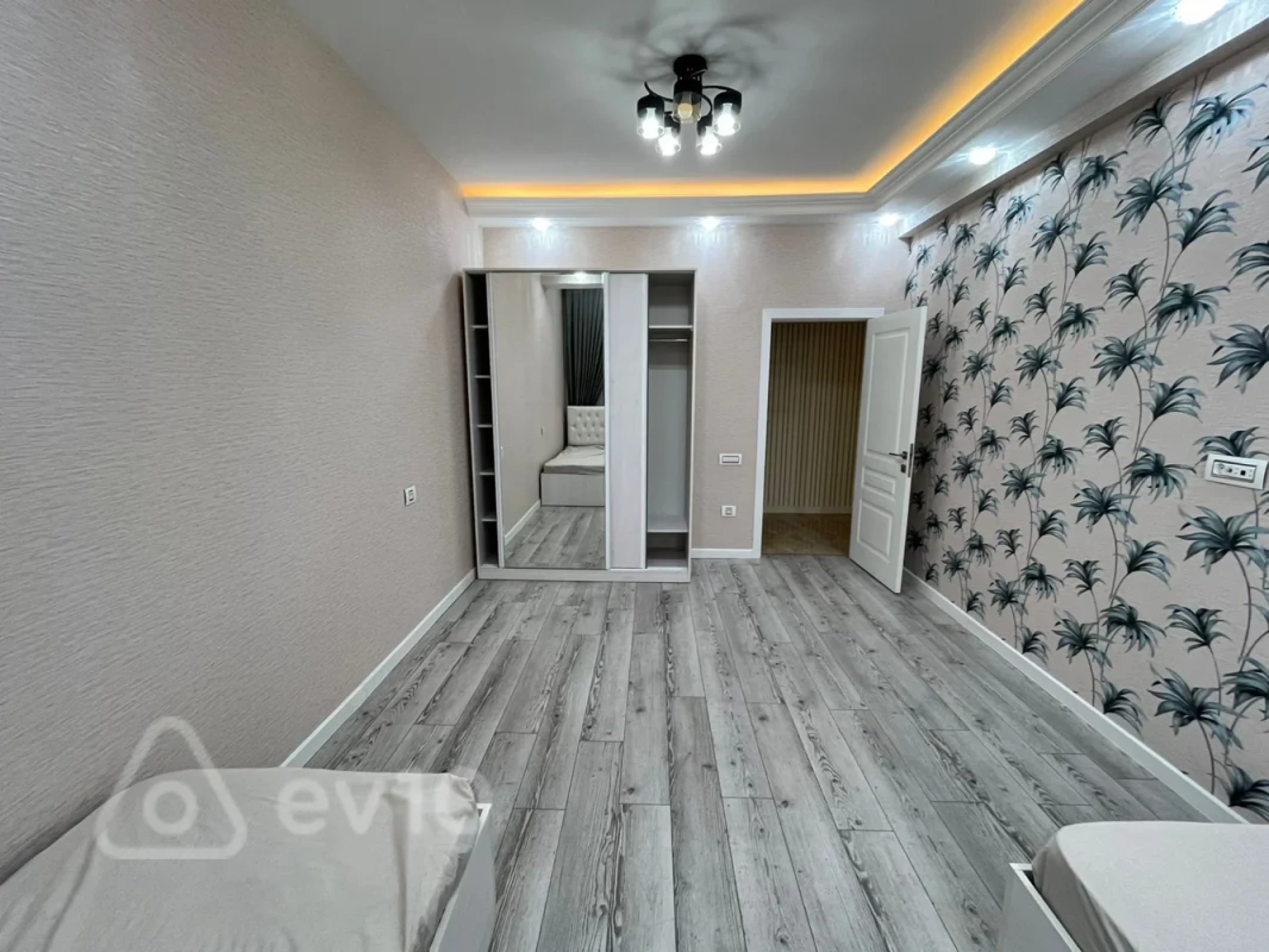 Kirayə verilir 3 otaqlı yeni tikili 137 m²