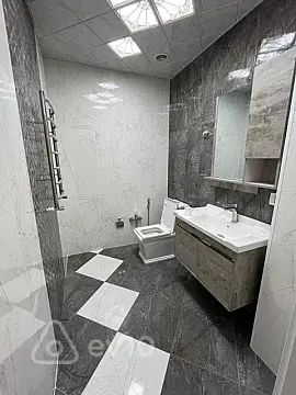 Kirayə verilir 3 otaqlı yeni tikili 137 m²