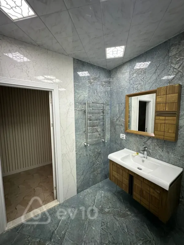 Kirayə verilir 3 otaqlı yeni tikili 137 m²