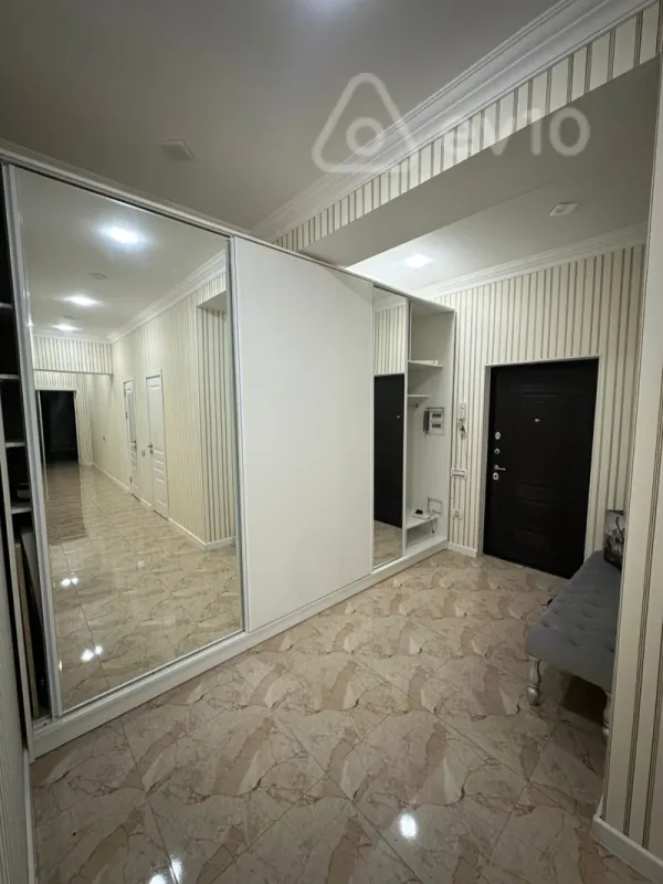 Kirayə verilir 3 otaqlı yeni tikili 137 m²