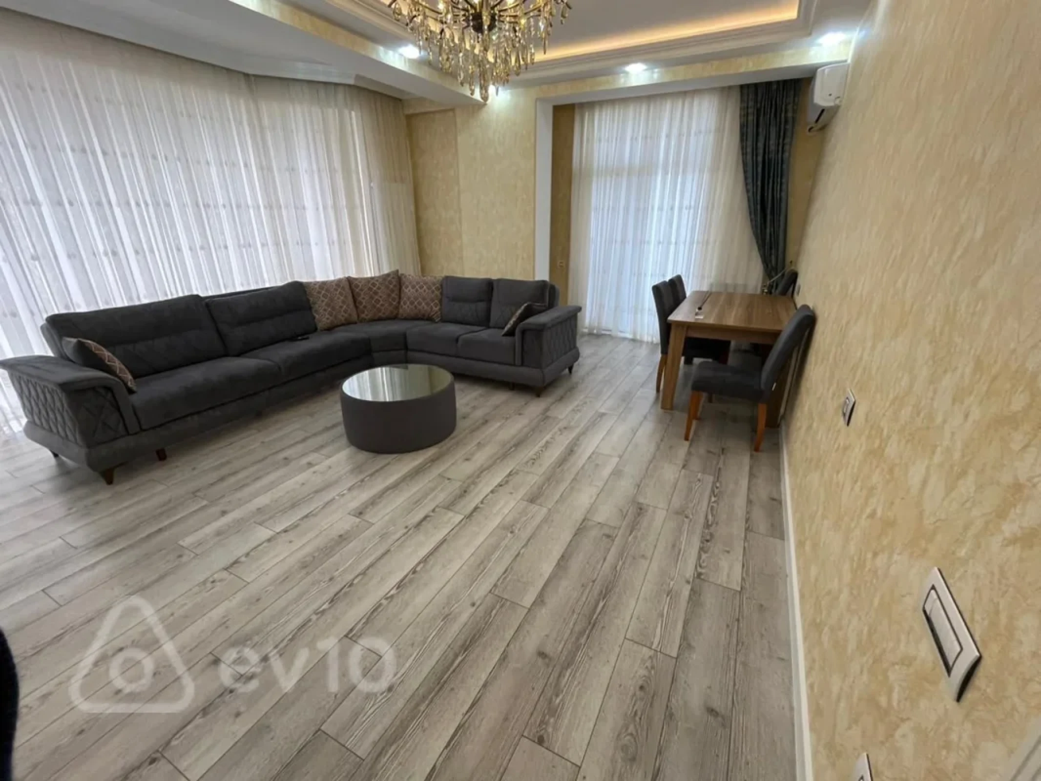 Kirayə verilir 3 otaqlı yeni tikili 137 m²