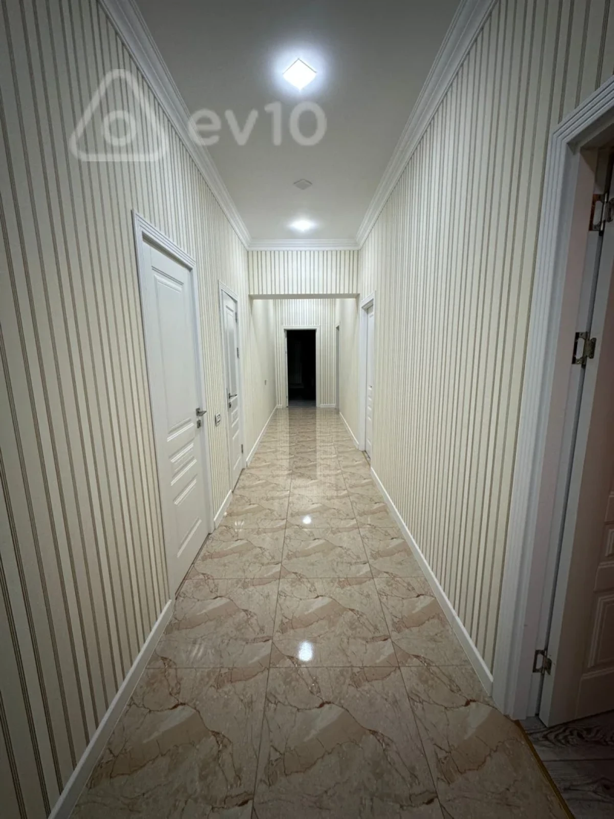 Kirayə verilir 3 otaqlı yeni tikili 137 m²