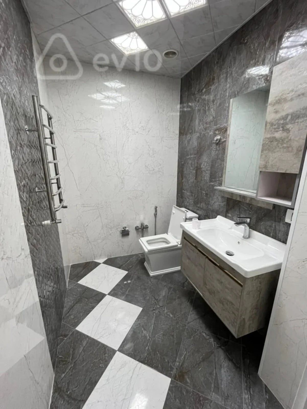 Kirayə verilir 3 otaqlı yeni tikili 137 m²