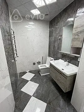 Kirayə verilir 3 otaqlı yeni tikili 137 m²