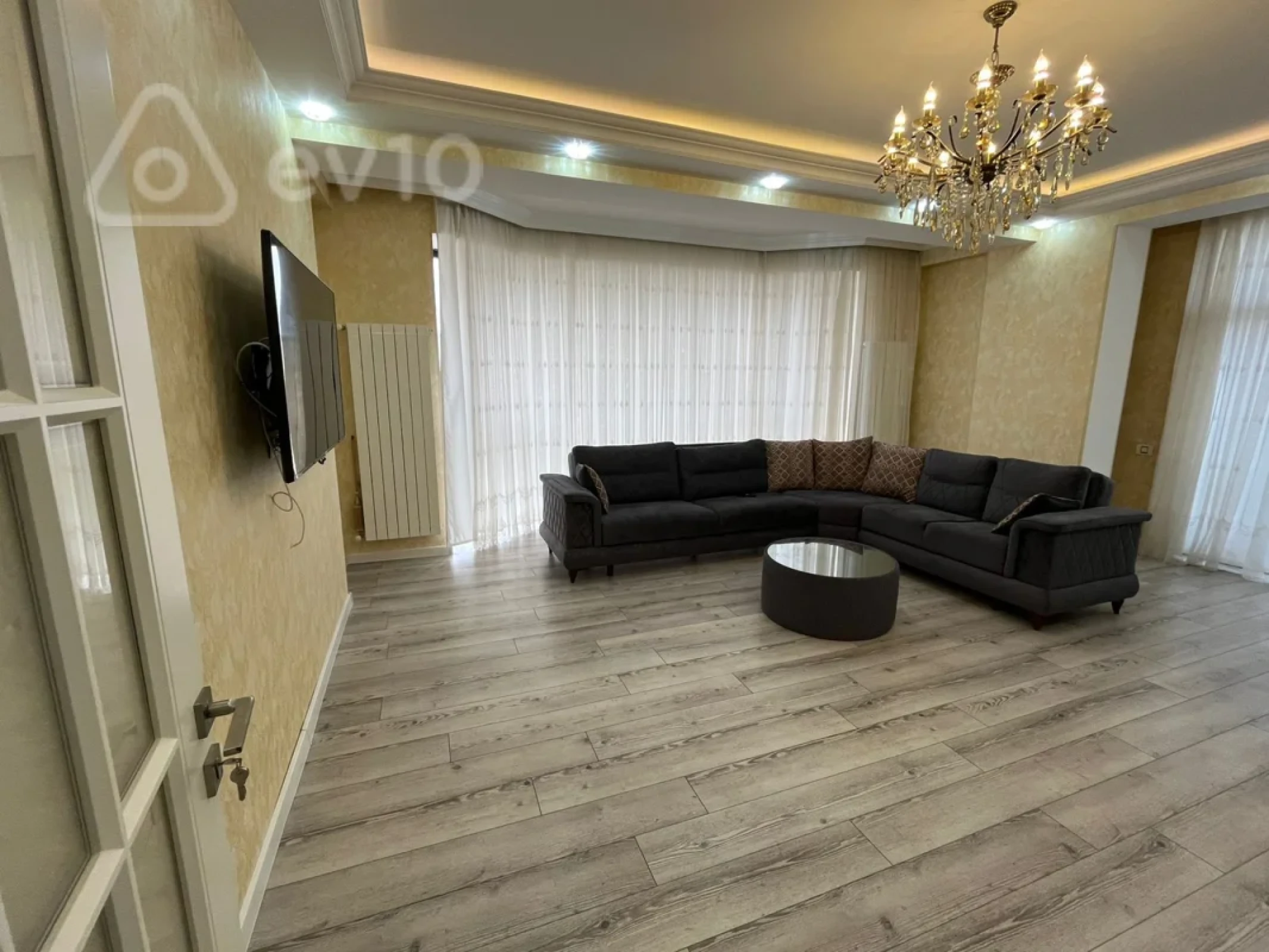 Kirayə verilir 3 otaqlı yeni tikili 137 m²