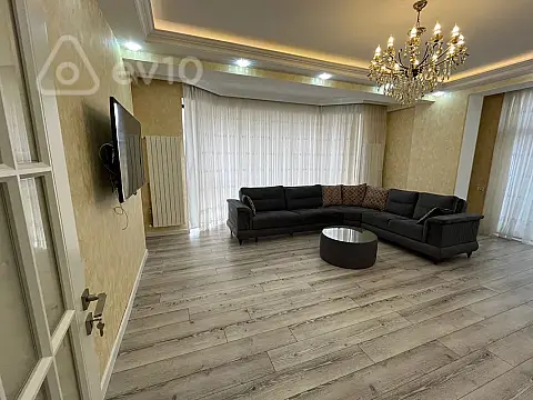 Kirayə verilir 3 otaqlı yeni tikili 137 m²
