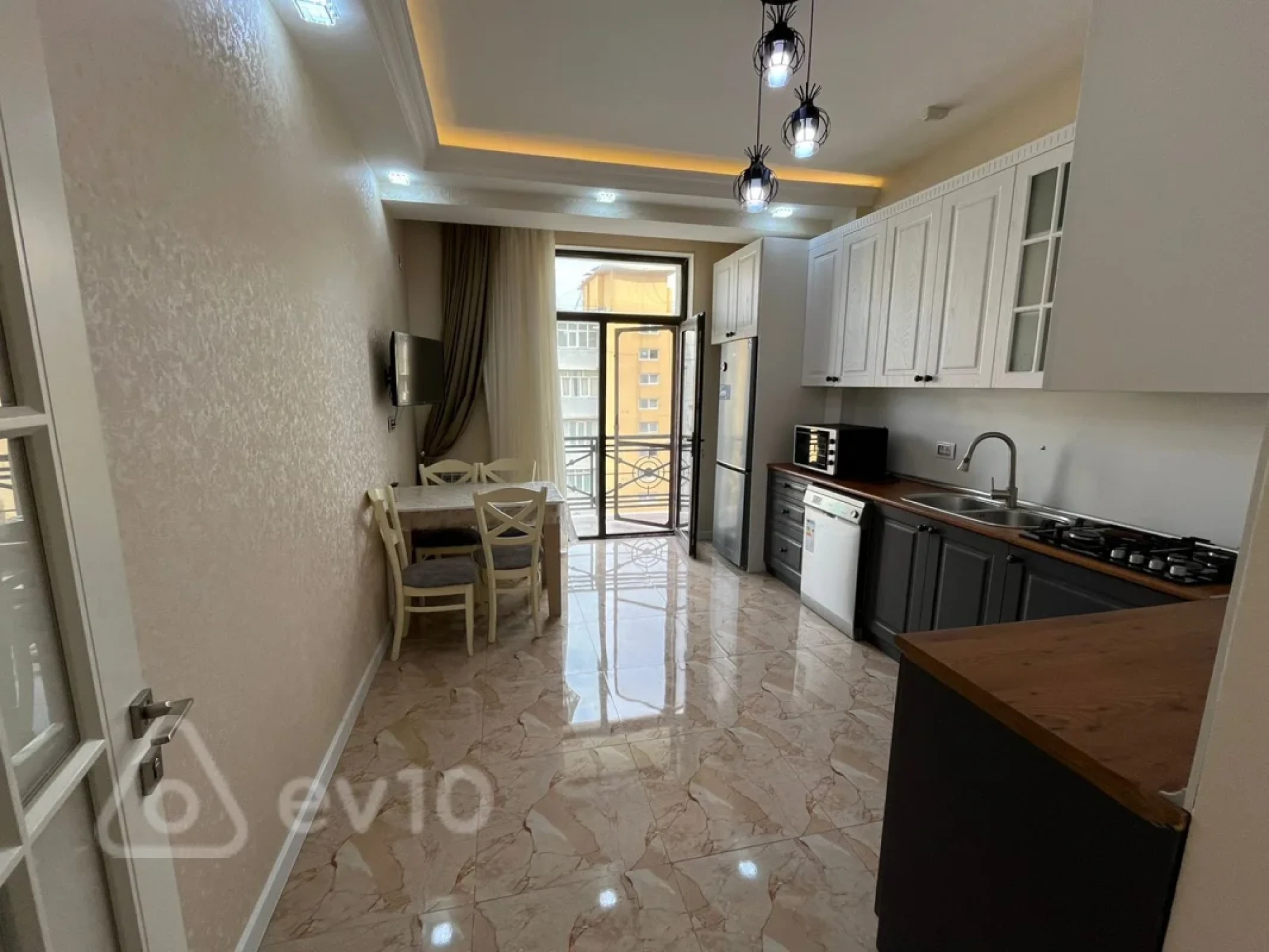 Kirayə verilir 3 otaqlı yeni tikili 137 m²
