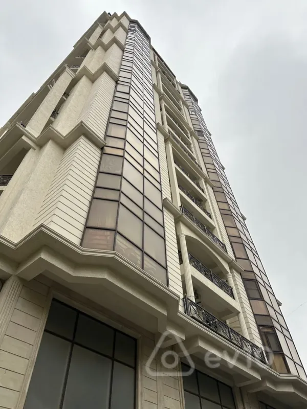Kirayə verilir 3 otaqlı yeni tikili 137 m²