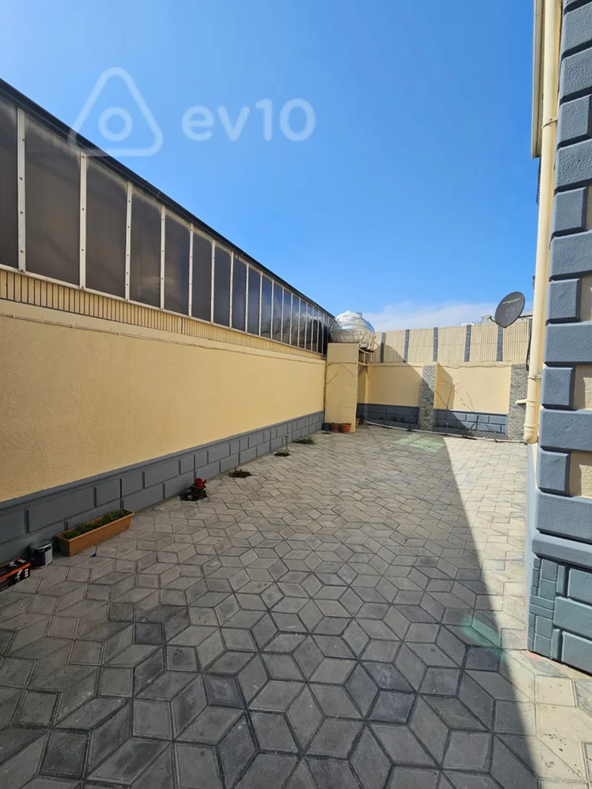 Satılır 4 otaqlı həyət evi 140 m²