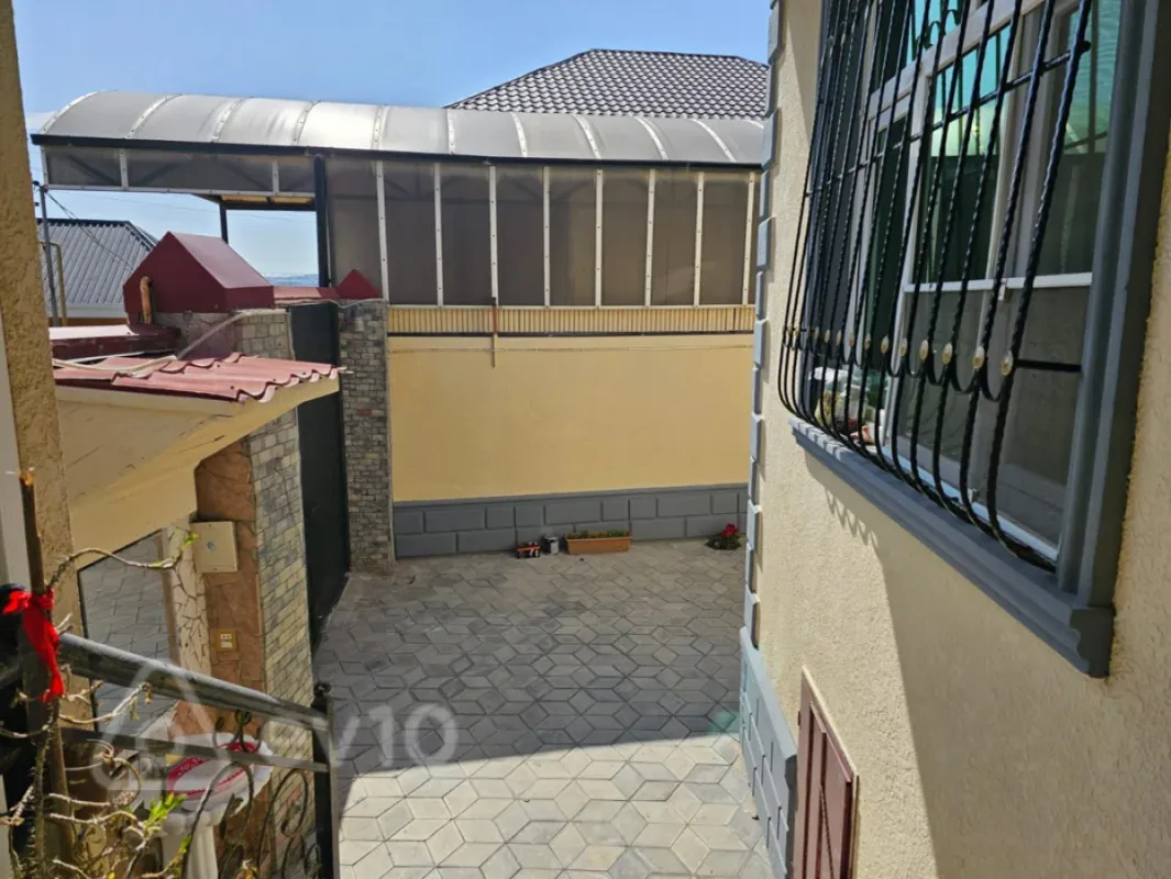 Satılır 4 otaqlı həyət evi 140 m²